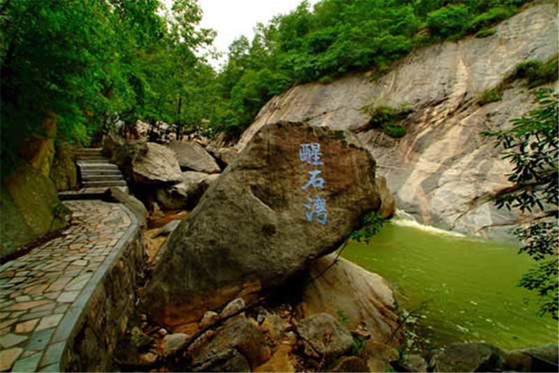 南召五朵山旅游区位于河南省南召县四棵树乡境内,是南阳伏牛山世界