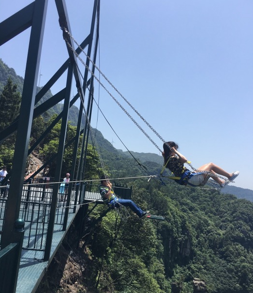 万盛梦幻奥陶纪 天空悬廊 黑山谷2日游(畅游冒险之旅