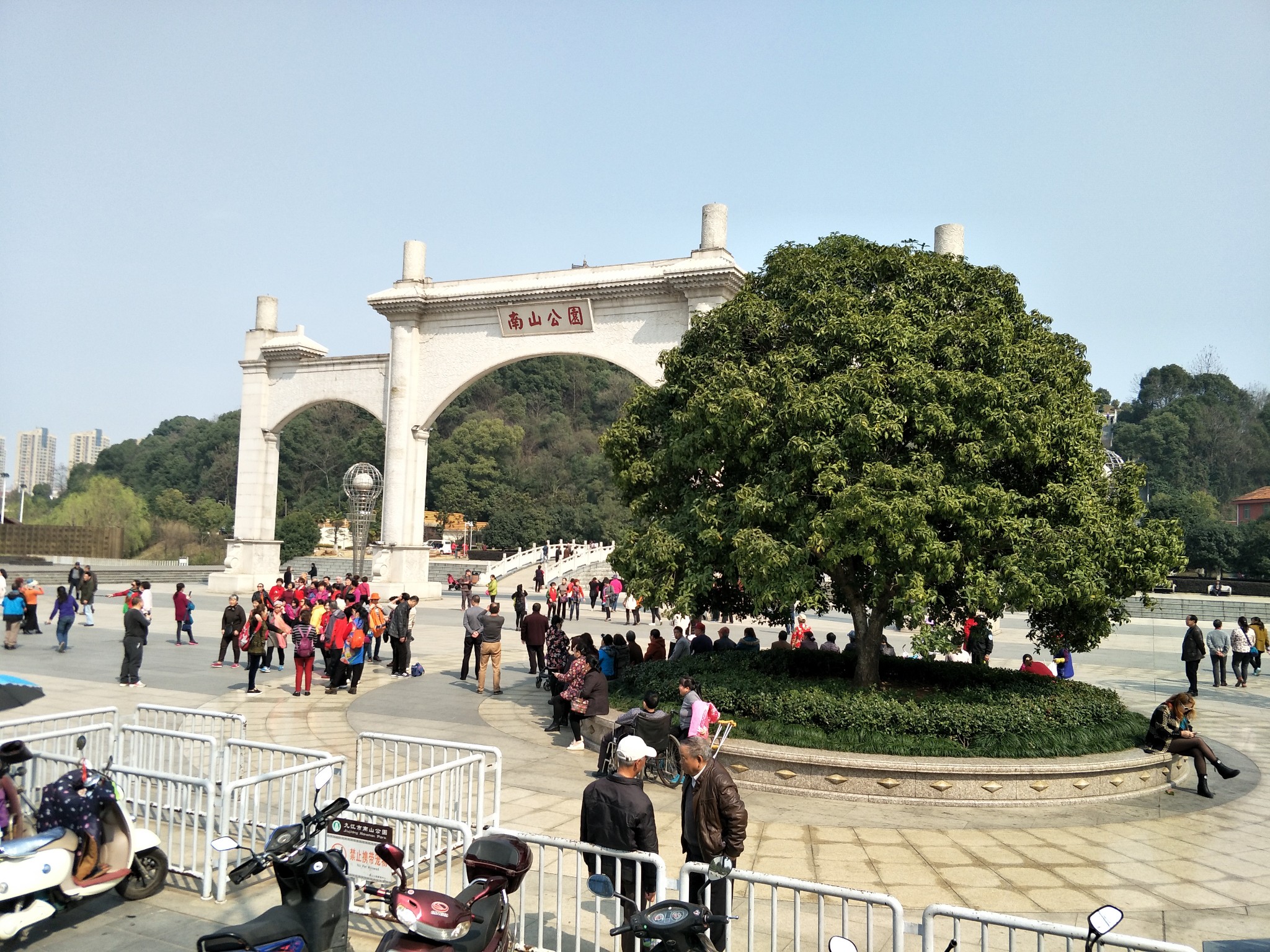 九江庐山三叠泉东大门游客服务中心 九江南山公园2月28日