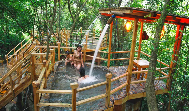 广东英德天门沟树上温泉门票(在饱氧中沐浴 在自然中养生)