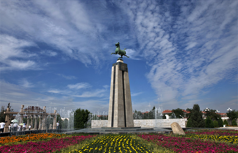 年的历史的武威雷台因1969年出土的中国旅游标志"马踏飞燕"而举世闻名