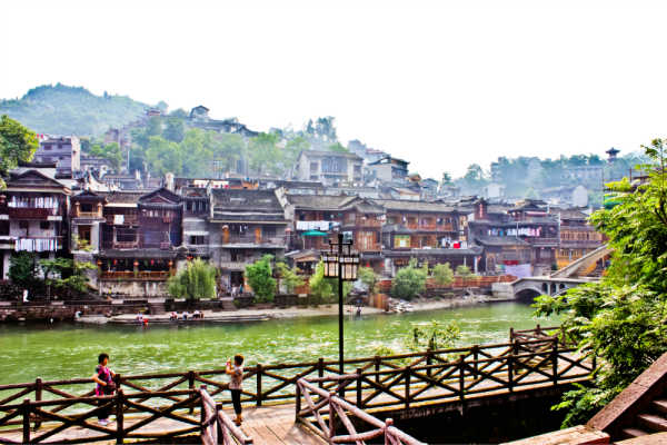 边陲小镇是什么 wKgByU_dyvGQWJH3AA8Dgj959Dg12.jpeg?imageView2%2F2%2Fw%2F600%2Fq%2F50