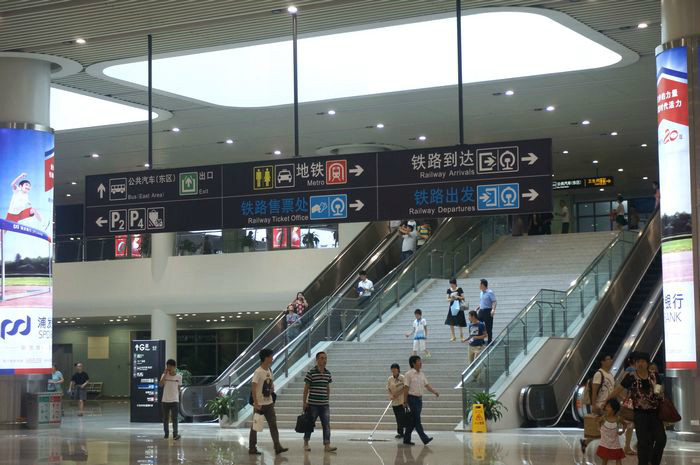 目前中国最大火车站(杭州火车东站)