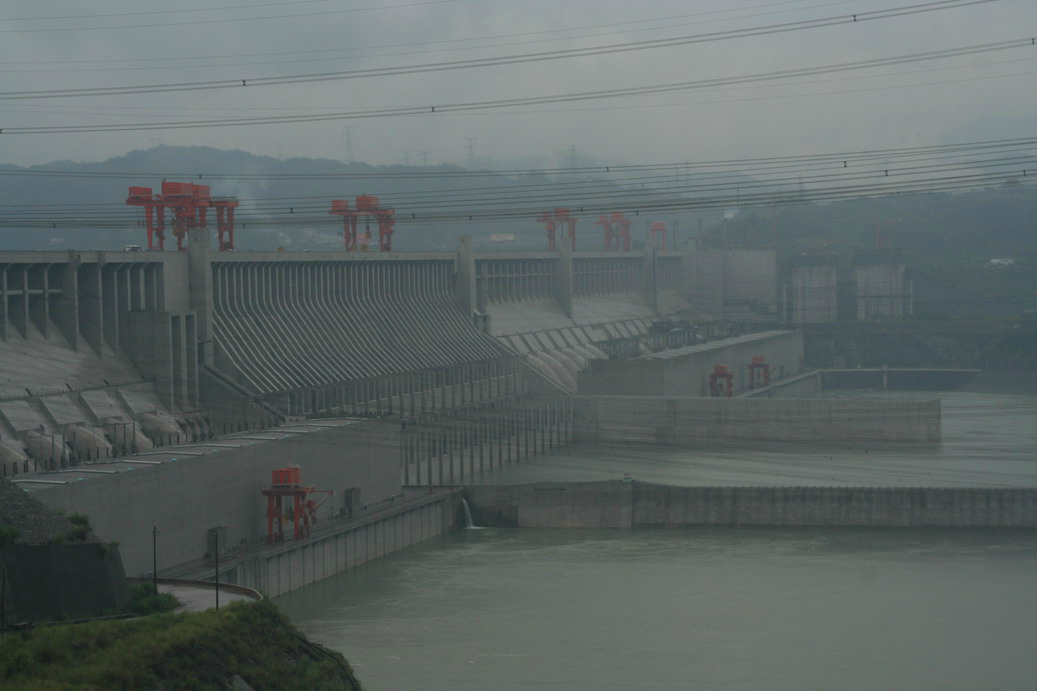 三峡大坝能满足多少人口用电_三峡大坝(2)