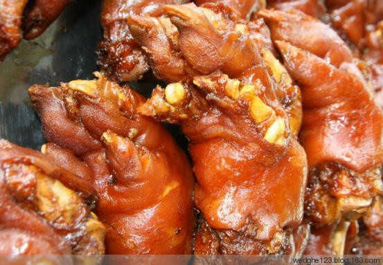 肥肠配酒美食制作 wKgB6lTIVEeAVbTRAAE3YaHxiCk51.jpeg?imageView2%2F2%2Fw%2F600%2Fq%2F50