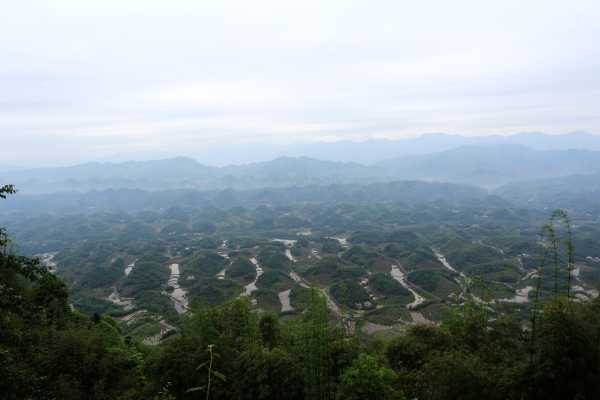 云南旅游景区真实照片 wKgBpVVj2biAMm4SAAelgFhlCqs94.jpeg?imageView2%2F2%2Fw%2F600%2Fq%2F50