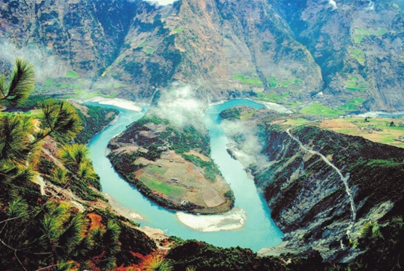 古城,前往西部边陲腾冲县,一路翻山越岭走过的正是三江并流区的奇伟