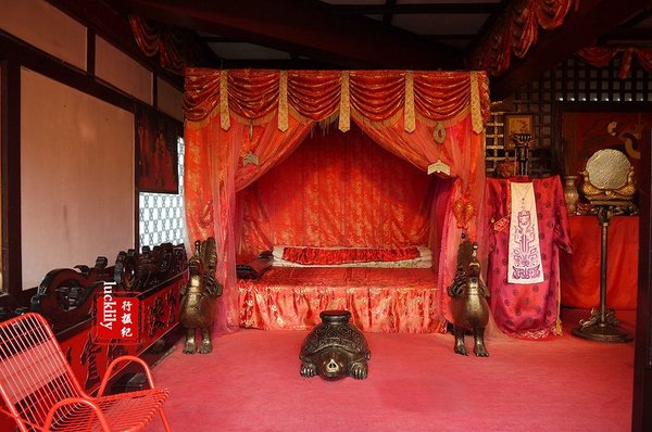 在各个宫殿或是帐营内也都是依据故事情节,实景布置,浓郁的展现了