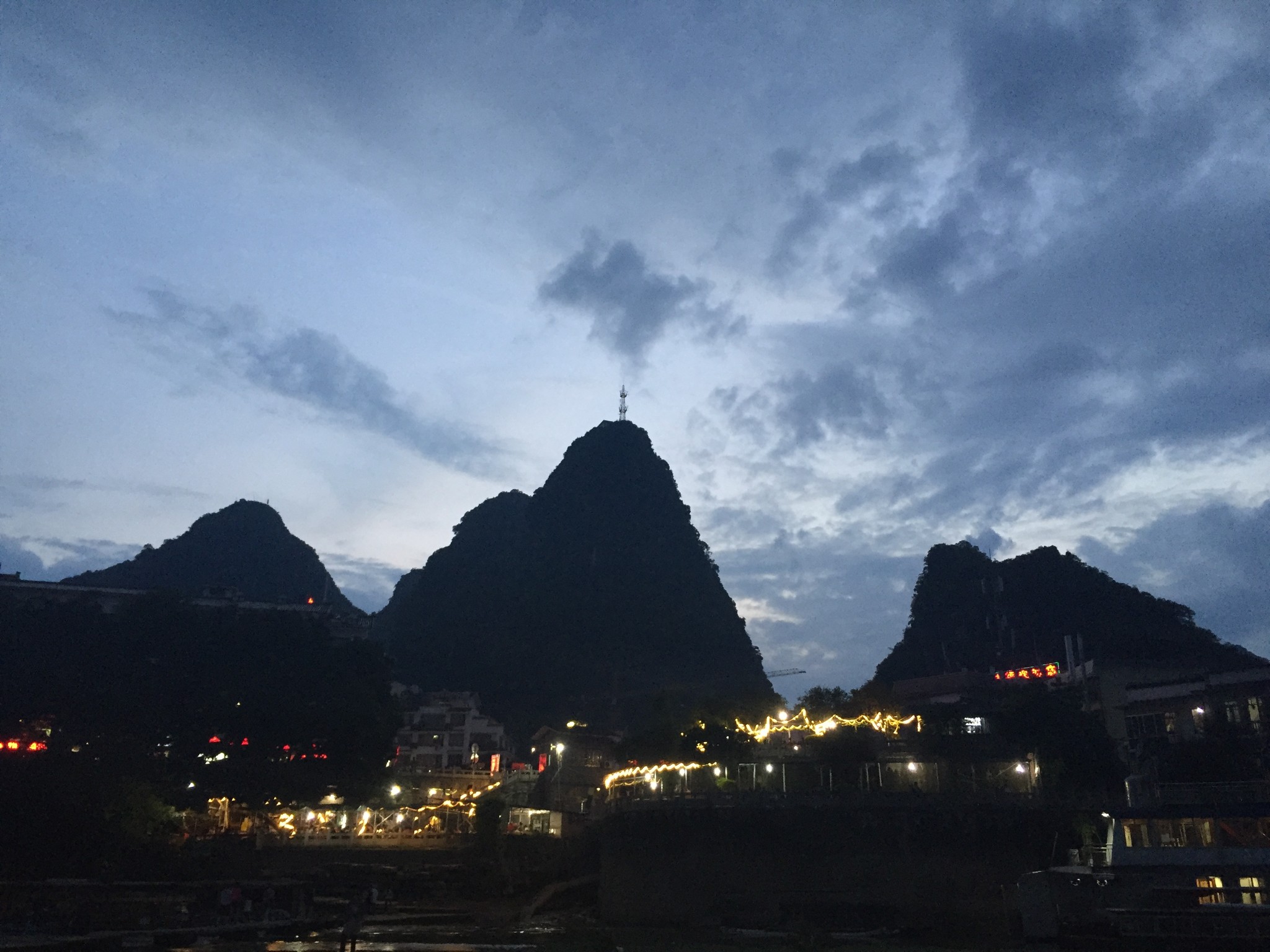阳朔gdp_阳朔西街(2)
