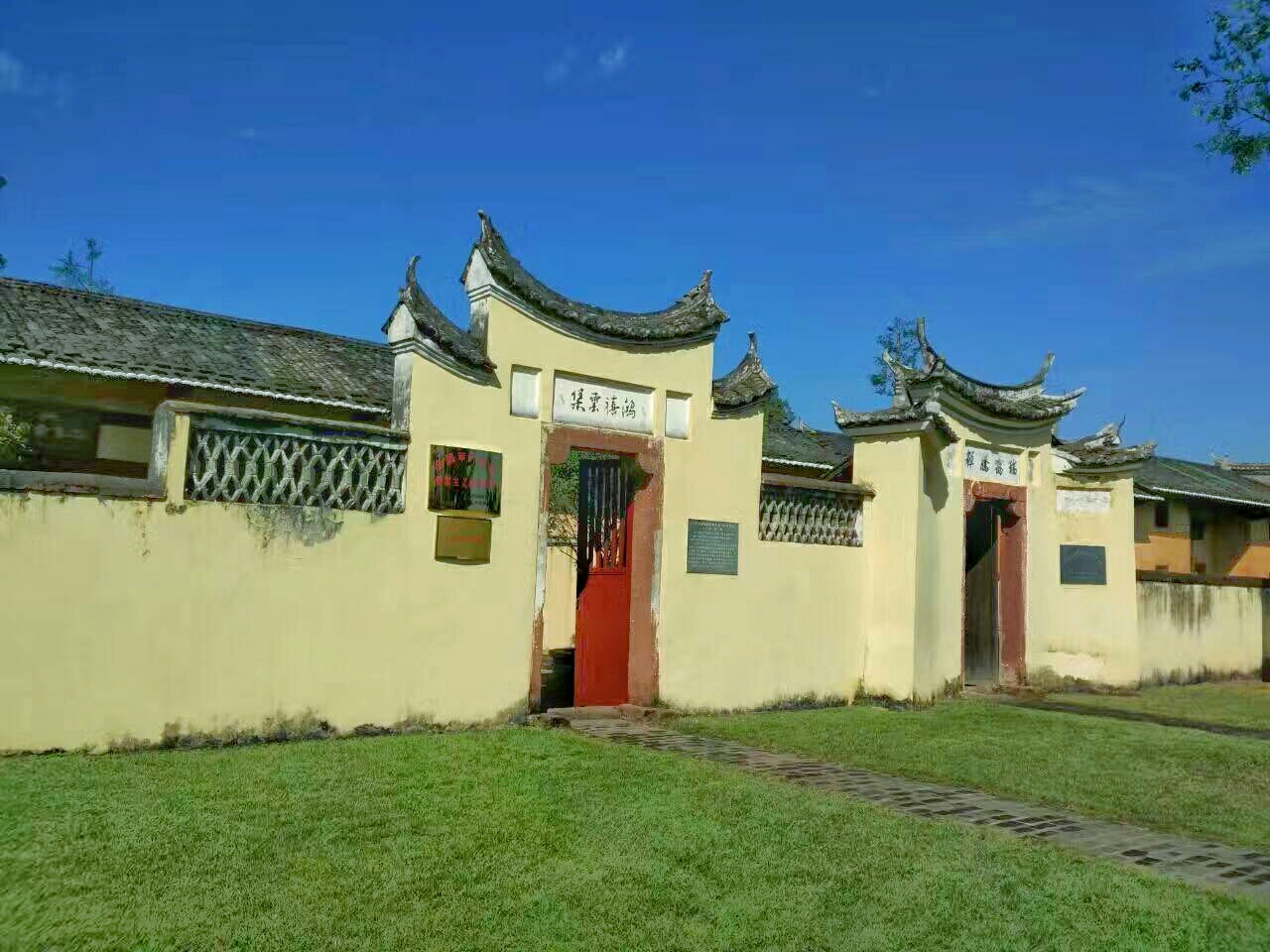 沙洲坝革命旧址群位于江西瑞金城西北5公里的沙洲坝镇境内.