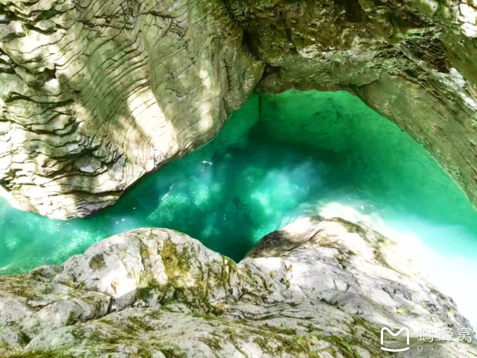 峡谷-躲避峡。正在开放的景点...当地政府在大力扶持。细心的驴友应该能在各大网站看见评论不一的帖子。 躲避峡现在封闭式管理,在安全、环保等设施条件不成熟之前不向社会开放,禁止游人进峡谷游玩。很多都是当地人带去的,体验感略有差异,矛盾冲突在所难免。 庆幸我们遇见一个好向导~如需要可以私我 --> --> 8.