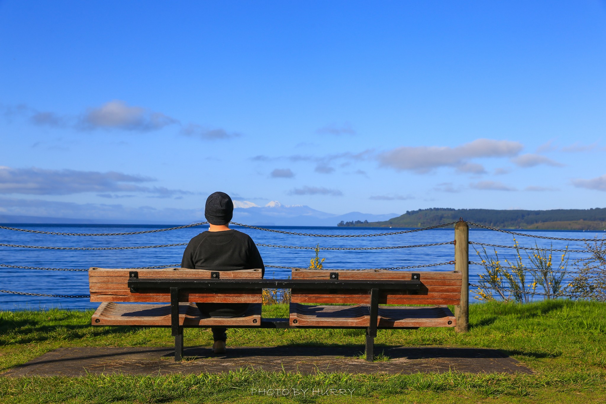 落单的司机mouki,这一路最爱的摆拍姿势就是遥望远方,留下孤独的背 