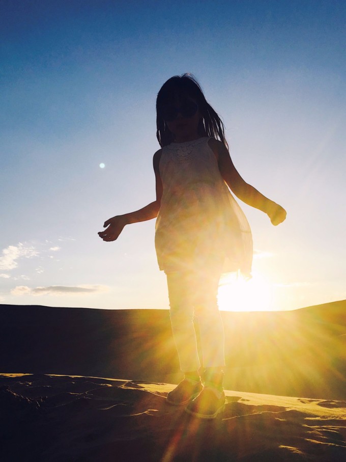 啥叫逆光拍摄 wKgBZ1nJMv2AchLuAAUjNowZ0QM65.jpeg?imageView2%2F2%2Fw%2F680%2Fq%2F90