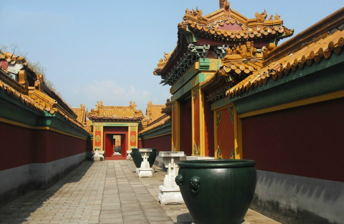 清宫苑是横店影视城目前最大的影视基地,是以"故宫"为模板1:1复制