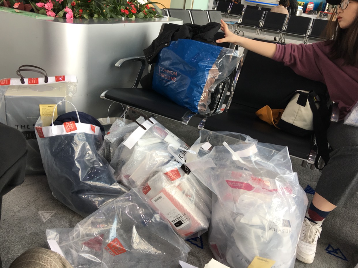 免税店买了很多东西机场提货 袋子太多太大过海关危险吗?