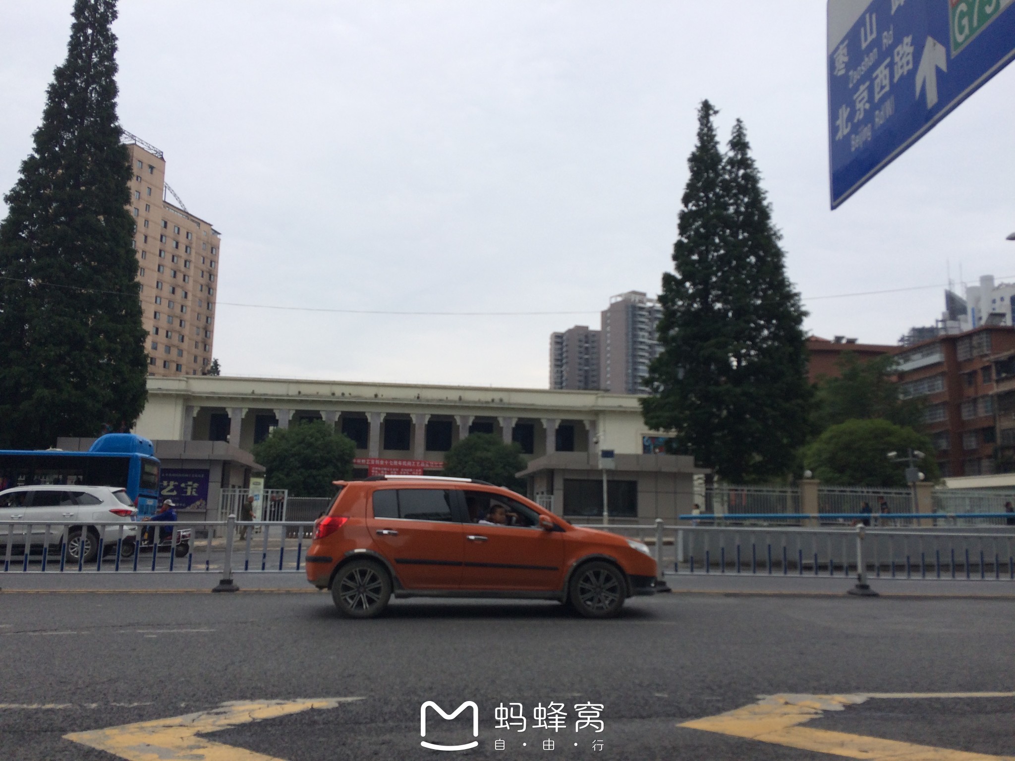 贵阳新苑婚纱店倒闭_贵阳北站图片(2)