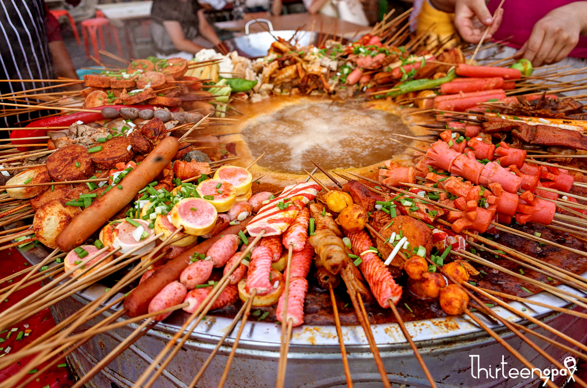 新疆巴扎里的麻辣烫,看着就诱人.by 十三疯